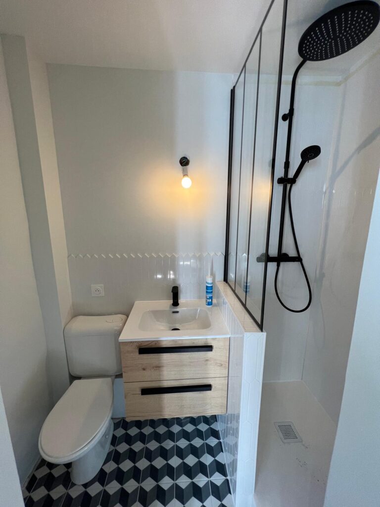 Rénovation salle de bain - petits espaces Plombier rénovation salle de bain Lyon